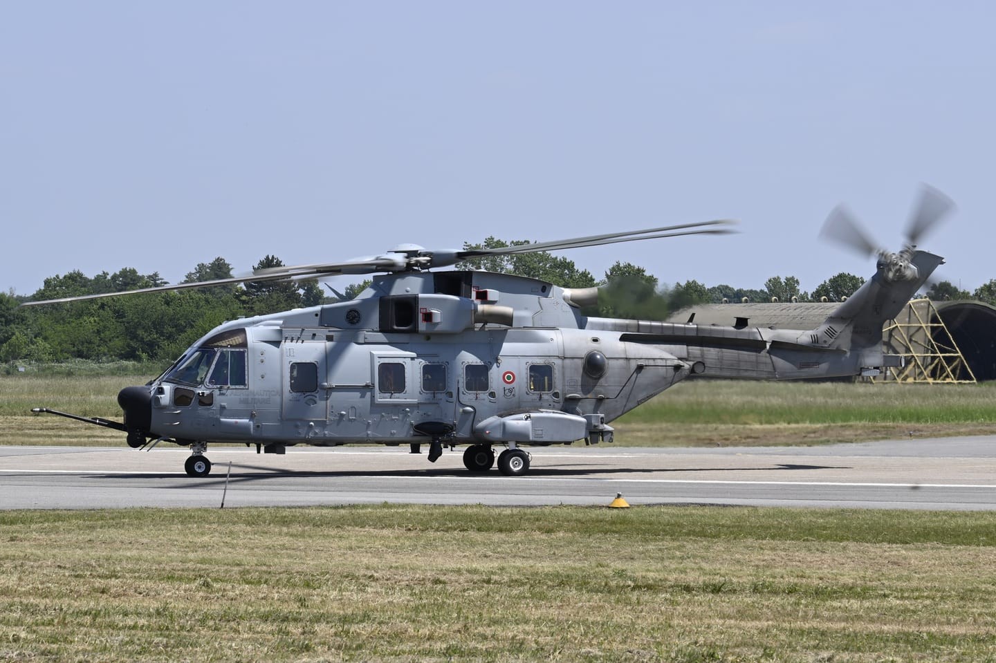 Leonardo HH101